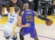 詹姆斯爆发新星，东契奇刷新纪录，险胜球队迎来希望！