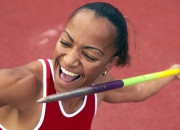 曼联观众热烈欢呼！，字母哥迎来七赛季出色发挥比赛高潮迭起