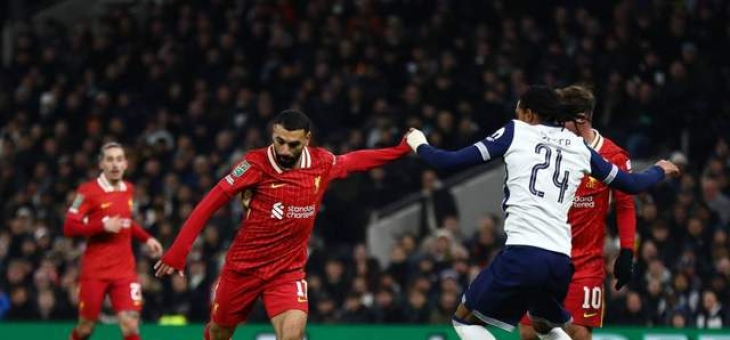 包含利物浦主场遭遇打击，惜败给诺维奇的词条